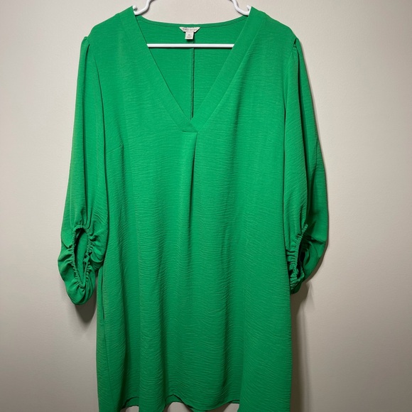 Cato Dresses & Skirts - Cato Vibrant Green V-Neck Dress
